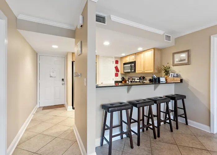 Fun 2 Bed/2 Bath Condo With Pool On Biloxi Beach