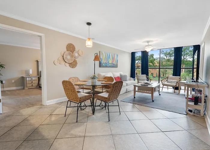 Fun 2 Bed/2 Bath Condo With Pool On Biloxi Beach
